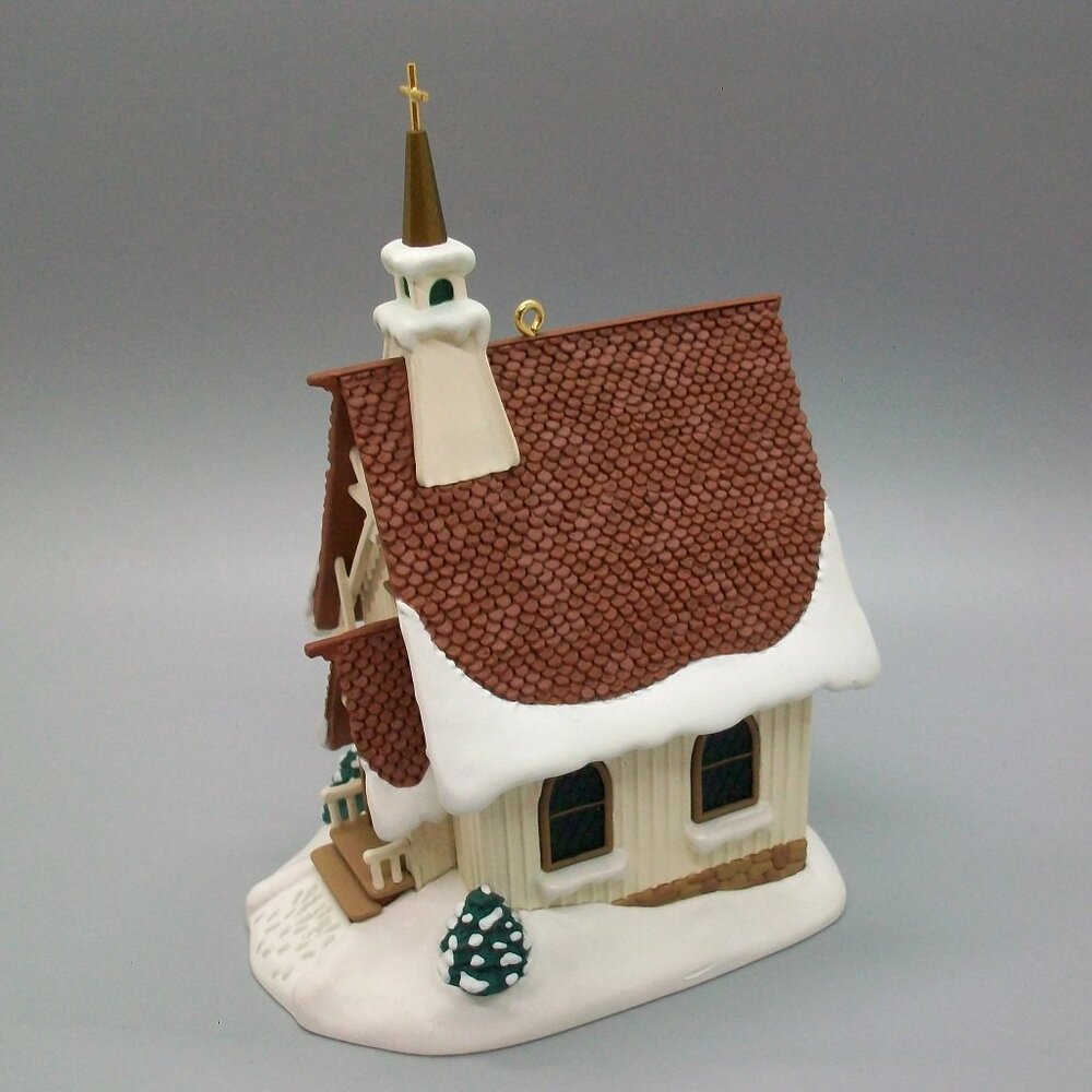 Hallmark Keepsake Lighted Ornament 1999 Colonial Church #2 Candlelight Services